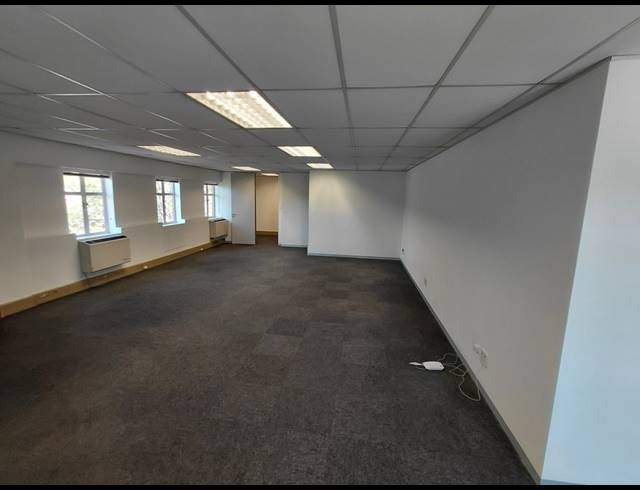 111M² OFFICE TO LET IN FOURWAYS